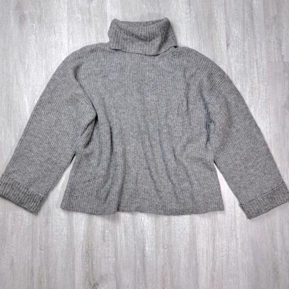 Large Grey Turtleneck Sweater - Picture 1 of 6